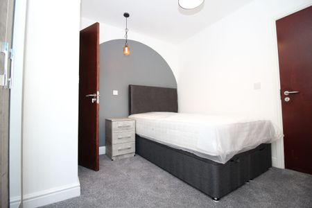 Room , Gerrard Street - Photo 4