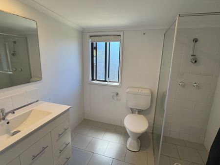 Charming 2 Bedroom Home - Photo 5