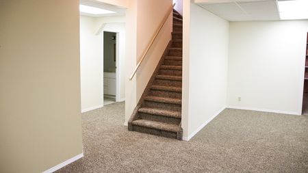 Spacious 3 Bed + Den | Finished Basement | Large Yard | Oversized Garage. - Photo 3