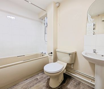 Waterloo Road, SO15 - Photo 4