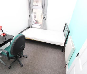 Room For Rent Queen Street, Pontypridd - Photo 2