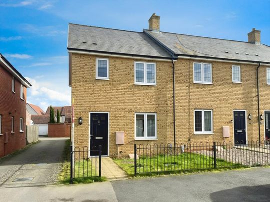 3 bedroom end of terrace house to rent - Photo 1