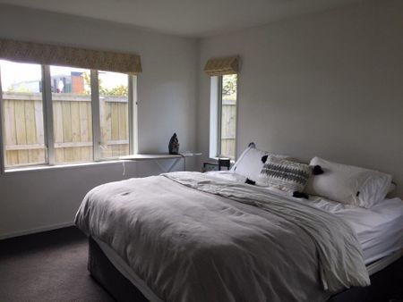 Modern 4 bedroom home in Fendalton. - Photo 3