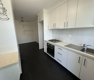 RENOVATED 1 BEDROOM IN QUIET COMPLEX - Photo 1