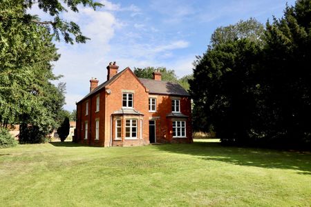 6 bedroom Detached House to let - Photo 5