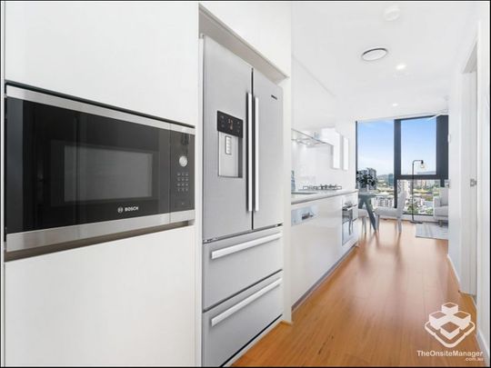 INNER CITY - 2 BEDROOM APARTMENT WITH GREAT VIEWS - Photo 1