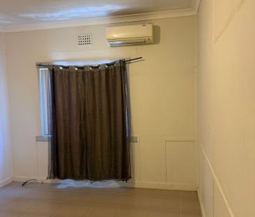 Spacious & Convenient Family Home in Prime Old Guildford Location! - Photo 2