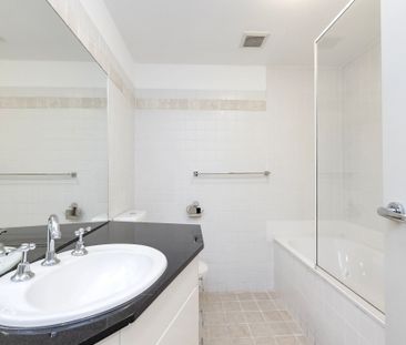 Designer townhome in a connected village setting - Photo 2