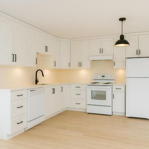 GRAND 4 1/2 à louer Rénové en 2026 - Coaticook ( 4-plex ) 1er mai 2026 - Photo 2