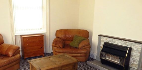 Terraced House to rent on - Photo 2