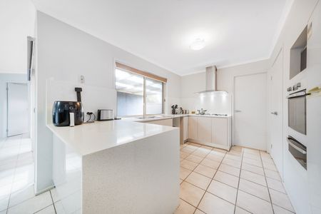 Spacious Family Home - Photo 4