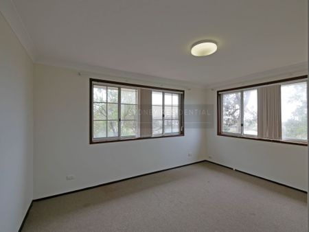 Spacious 4-bedroom house with huge backyard and frontyard. - Photo 4