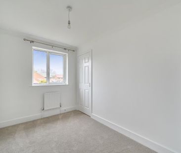 4 bedroom semi-detached house to rent - Photo 5