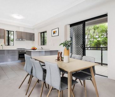 Stunning Two Bedroom Apartment - Photo 2