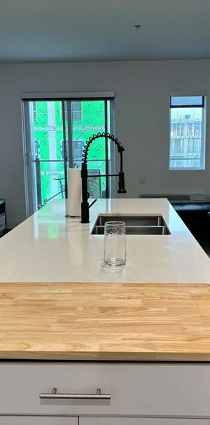 Appartement Lumineux De 807 Pi², 1 Chamb - Photo 1