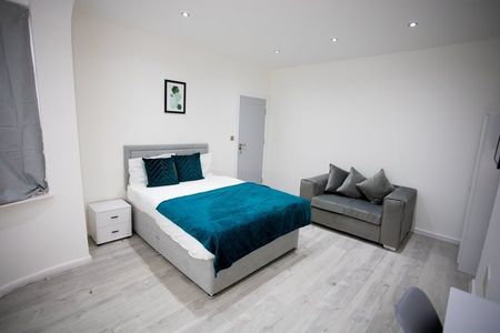 Room in a Shared House, Westrow Drive, IG11 - Photo 4