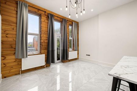 2 bedroom ground floor flat to rent - Photo 2