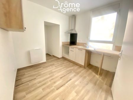 Location Appartement 4 pièces 71m² ROMANS SUR ISERE 26100 - Photo 3