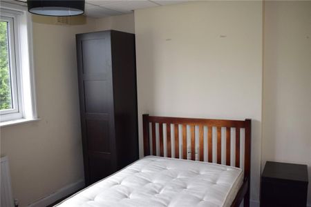 4 bedroom semi-detached house to rent - Photo 3