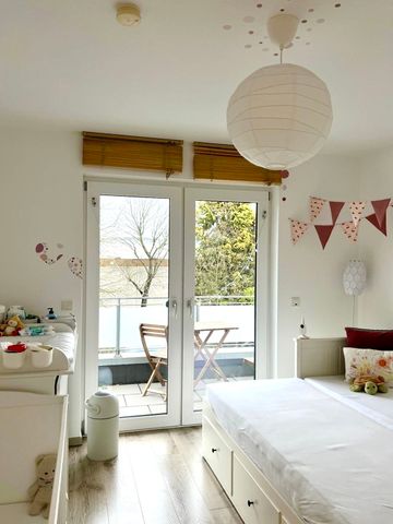 Exklusive 3-Zimmer-Wohnung mit 2 Balkonen, Aufzug und Tiefgaragenstellplatz- ideal für 1-3 Personen! - Photo 3