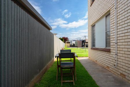 Spacious Three Bedroom Between the City and Sea - Photo 5