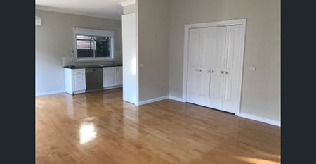 IMMACULATE 3 BEDROOM - STREET FRONTAGE - Photo 2