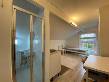 4 bedroom semi-detached house to rent - Photo 4