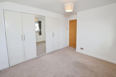 3 bedroom detached house to rent - Photo 3