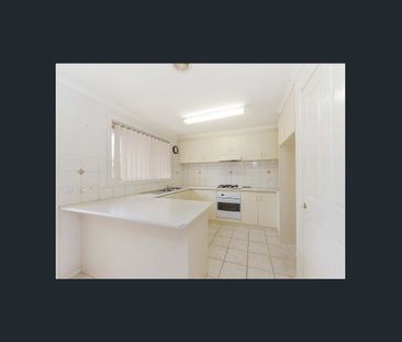 Spacious 3-Bedroom Home in Keilor Lodge - Photo 2