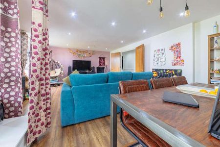 Barrier Point Road, London, E16 - Photo 3