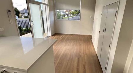 2 bedrooms in Te Atatu Peninsula - Photo 3