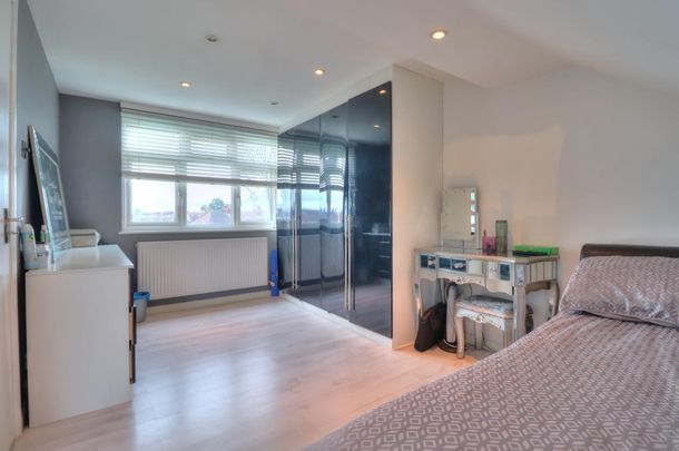 4 bedroom terraced house to rent - Photo 1