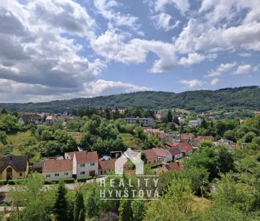 Pronájem pěkného bytu 2+1 s příjemným výhledem, šatnou a 2x balkon,... - Фото 3