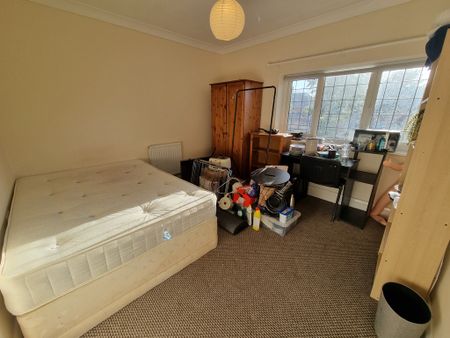 6 Bed Student Accommodation - Photo 5