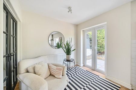 3 bedroom detached house to rent - Photo 2