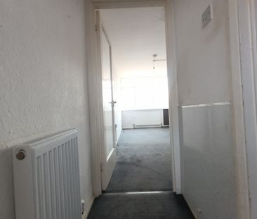 1 Bed Flat, Wall End Road, E6 - Photo 6