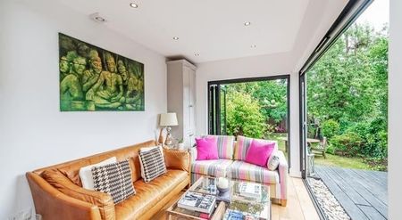 5 Bed Terraced House, Warner Road, N8 - Photo 3