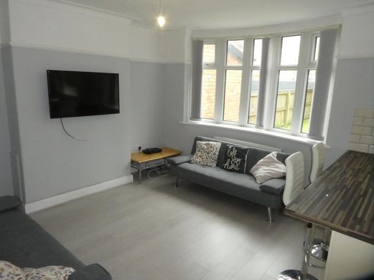 4 bedroom semi-detached house to rent - Photo 1