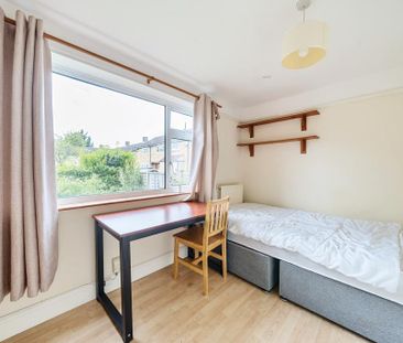 1 bedroom in a house share to rent - Photo 4