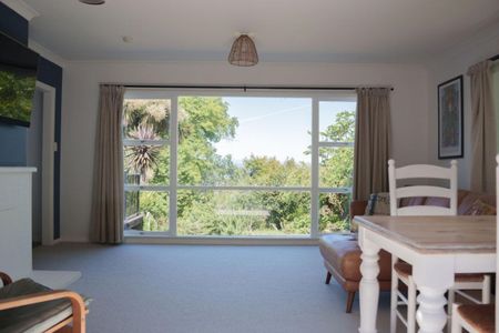 Sunny Elevated Home Near Tahunanui Beach – Privacy, Views and Character - Photo 2