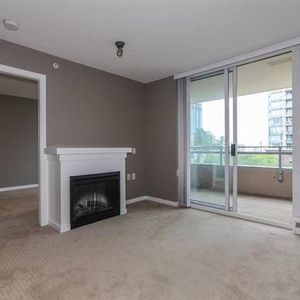 Lougheed mall 1 bdrm+den 1 bath 630 sf face south balcony, 22nd flr - Photo 2