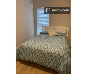 Room in shared 2-bedroom flat for rent in Dublin - Photo 3