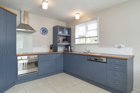 Sunny 4BR Home in Bryndwr - Photo 2