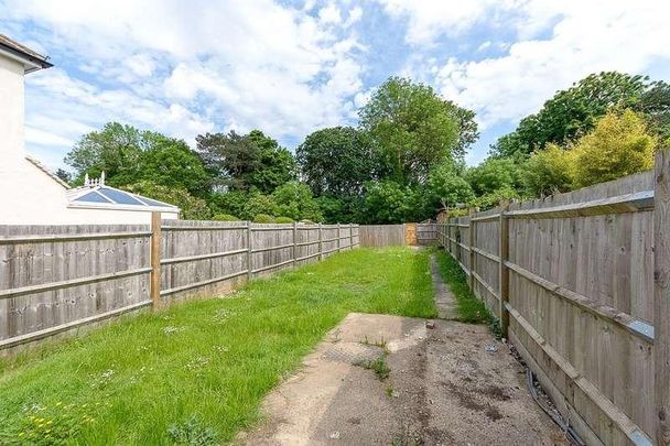 Hillcross Avenue, Morden, Surrey, SM4 - Photo 1