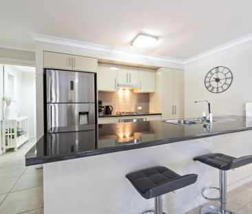 Contemporary Three-Bedroom Home Opposite Orana Mall - Photo 6