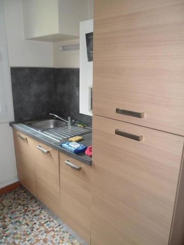 A LOUER - Centre Historique - T2 de 45m² avec garage et cave - Photo 3