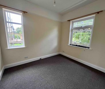 3 bedroom flat to rent - Photo 4
