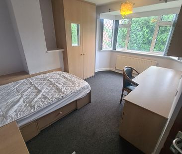 6 Bed - 16 Winston Mount, Headingley, Leeds - LS6 3JY - Student - Photo 4