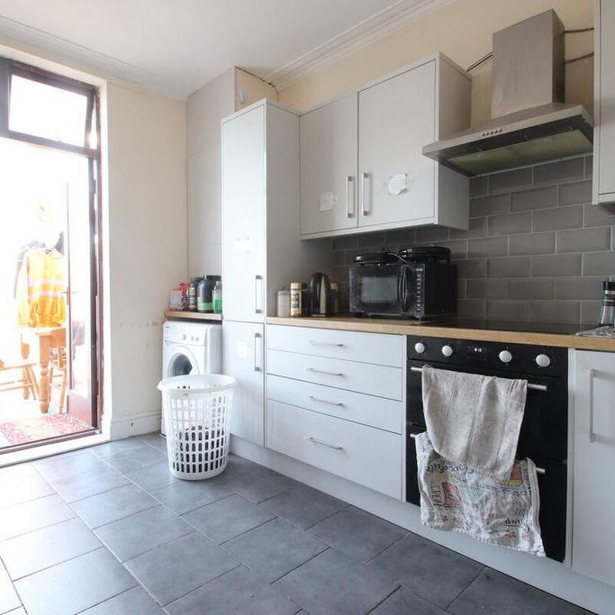 1 bedroom in a house share to rent - Photo 1