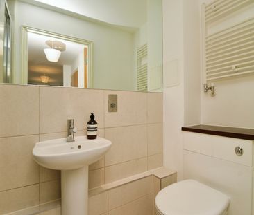 2 Bed Flat, Steward House, E3 - Photo 2